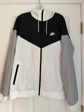 Nike Men’s Sportswear Windrunner Jacket